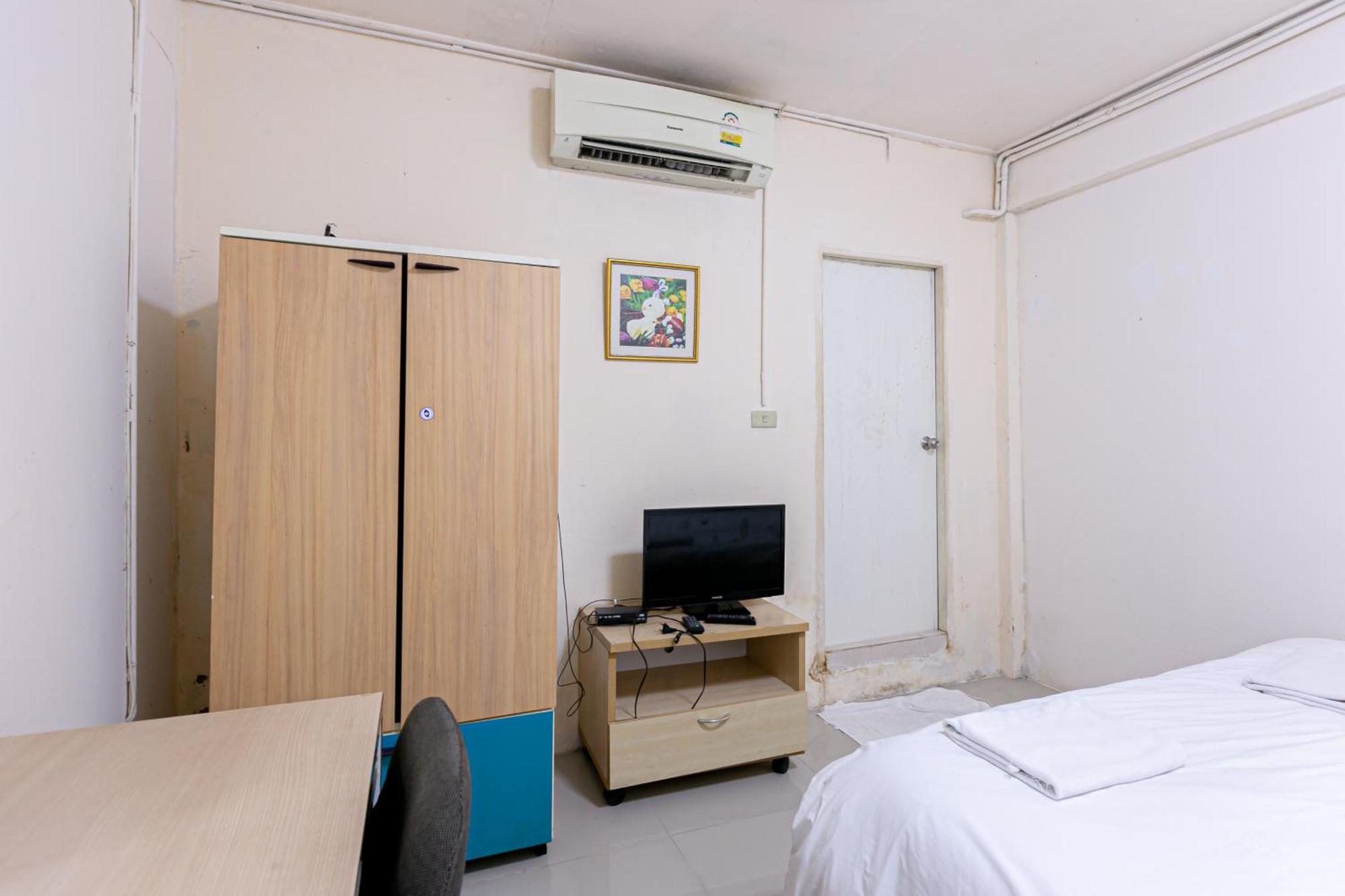 Freesia Saladaeng Silom Apartments Bangkok Exterior foto