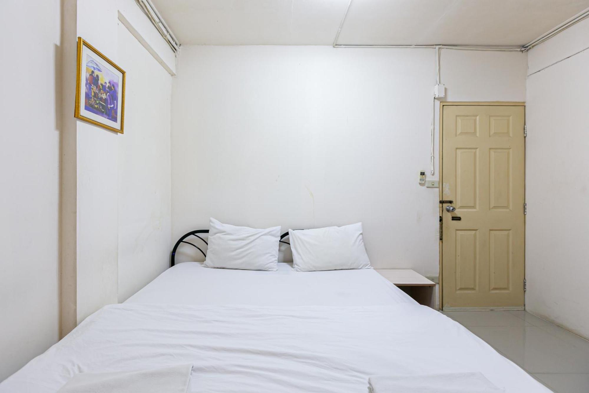 Freesia Saladaeng Silom Apartments Bangkok Exterior foto