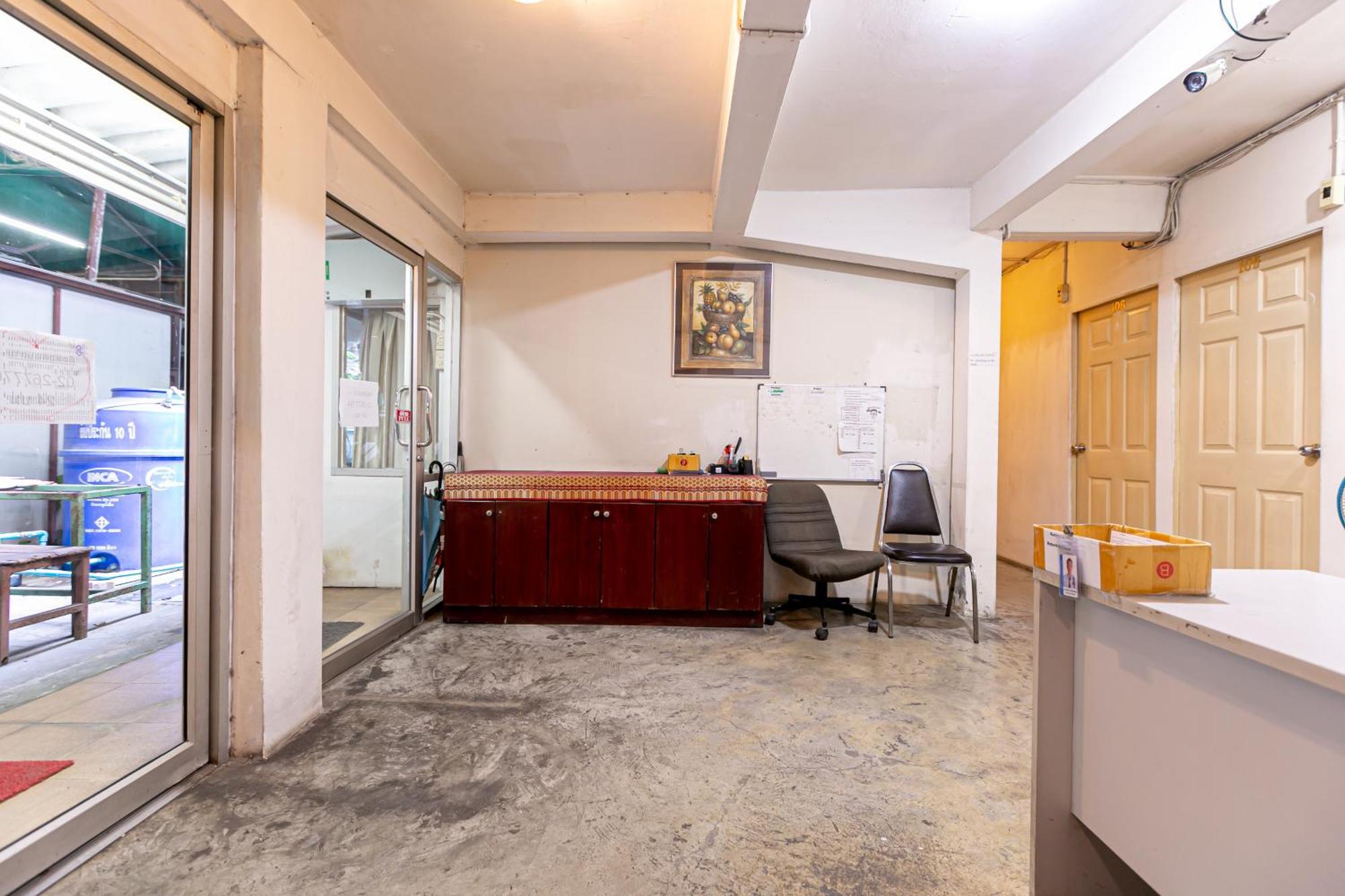 Freesia Saladaeng Silom Apartments Bangkok Exterior foto
