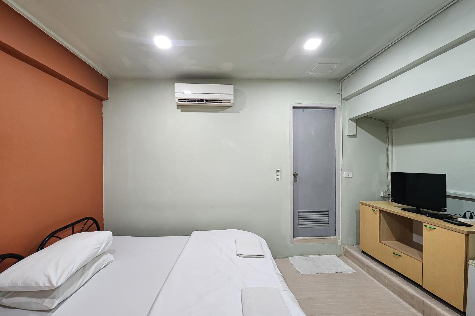 Freesia Saladaeng Silom Apartments Bangkok Exterior foto