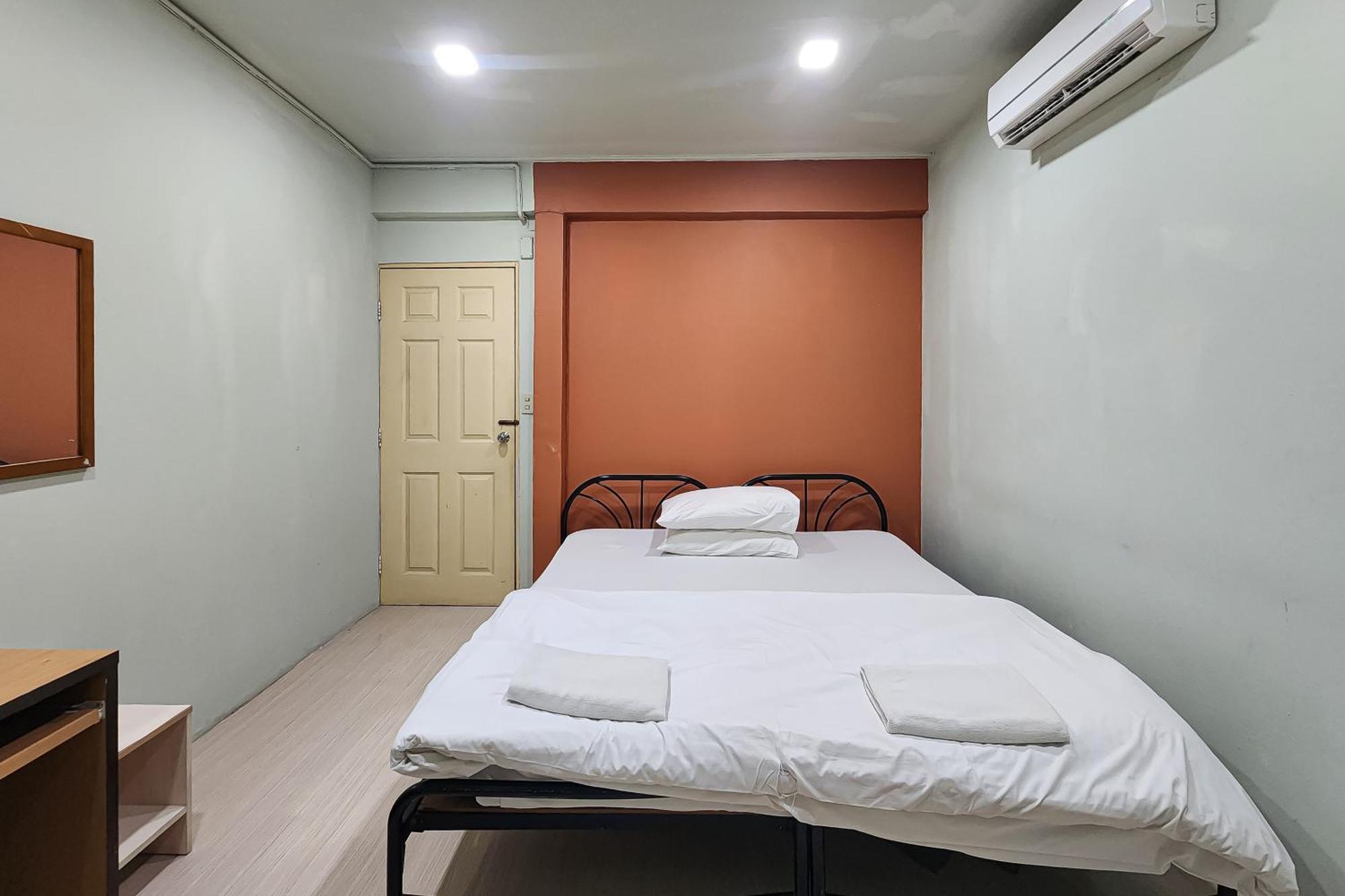 Freesia Saladaeng Silom Apartments Bangkok Exterior foto