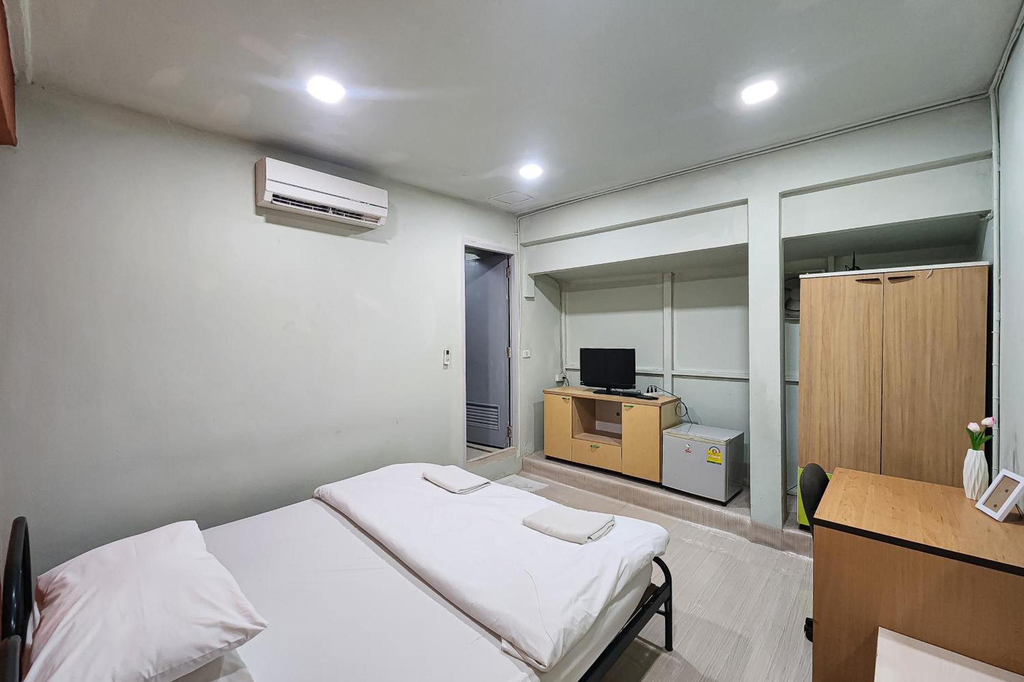 Freesia Saladaeng Silom Apartments Bangkok Exterior foto