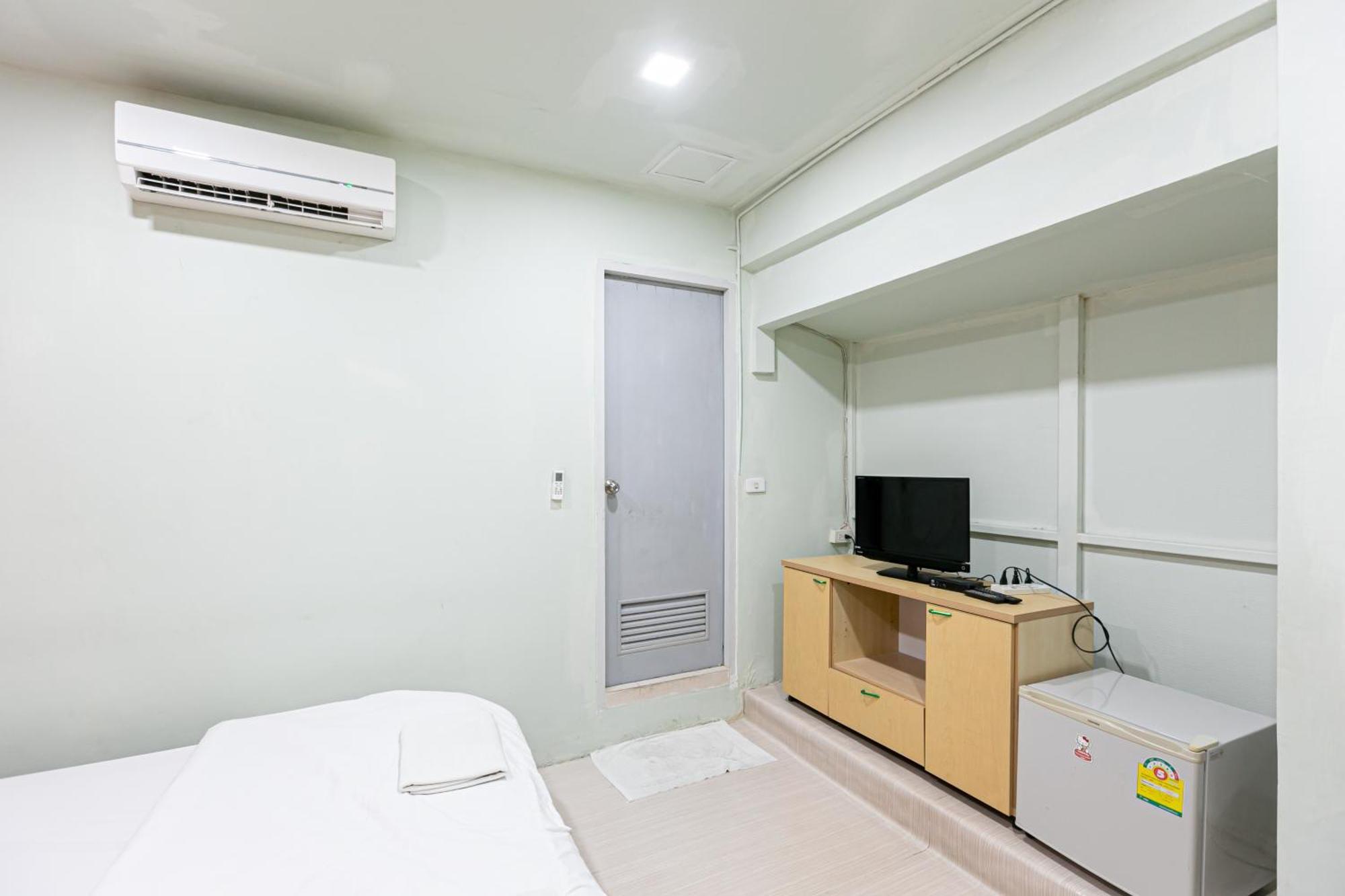 Freesia Saladaeng Silom Apartments Bangkok Exterior foto